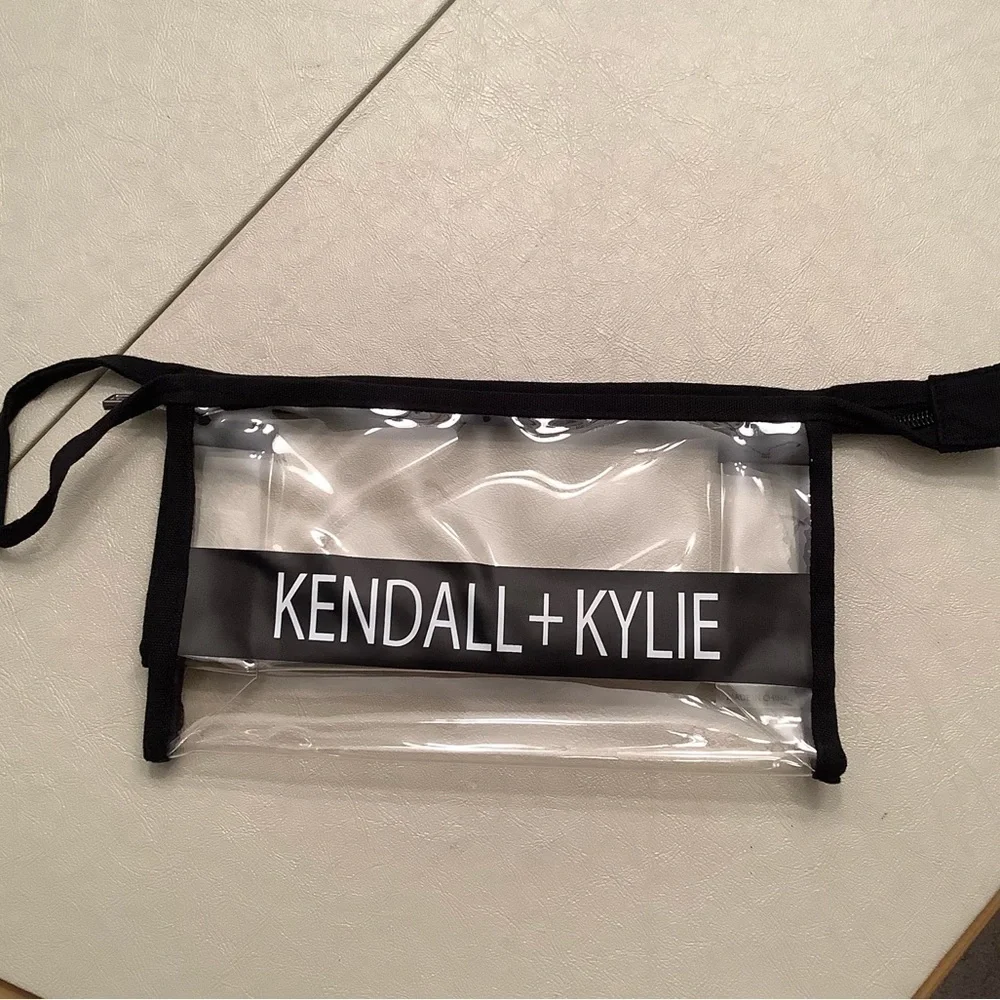 NWOT GREAT KENDALL & KYLIE CLEAR MAKEUP BAG 9.5 x 5.5 x 2.5